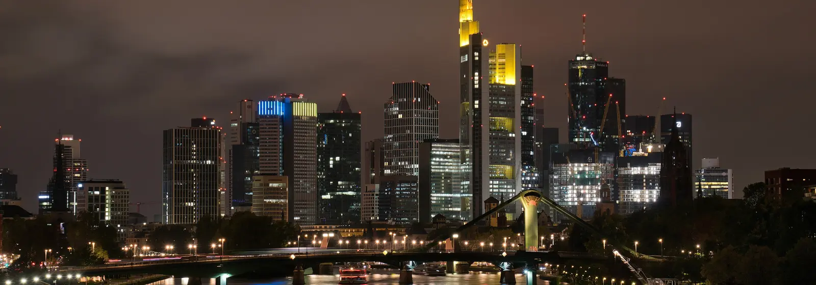 Frankfurt silüeti, gece