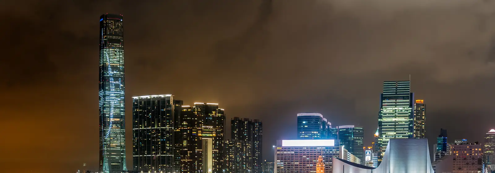 Hong Kong, Victoria Limanı silüeti, gece